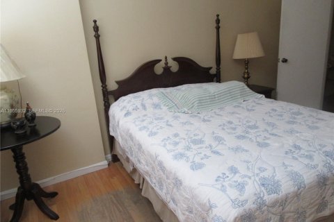 Condominio en alquiler en Miami, Florida, 1 dormitorio, 76.37 m2 № 2010795 - foto 4