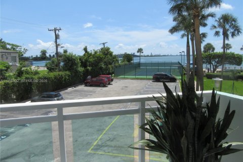 Condominio en alquiler en Miami, Florida, 1 dormitorio, 76.37 m2 № 2010795 - foto 5