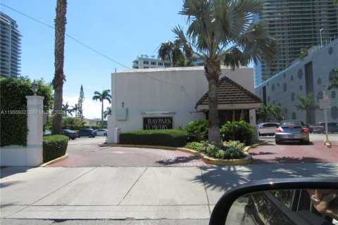 Condominio en alquiler en Miami, Florida, 1 dormitorio, 76.37 m2 № 2010795 - foto 12