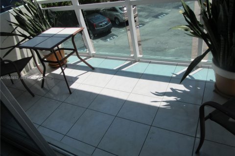 Condominio en alquiler en Miami, Florida, 1 dormitorio, 76.37 m2 № 2010795 - foto 13