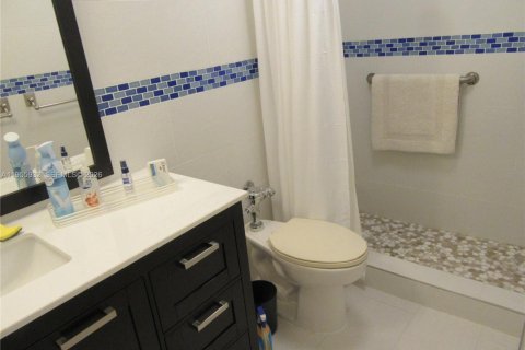 Condominio en alquiler en Miami, Florida, 1 dormitorio, 76.37 m2 № 2010795 - foto 6