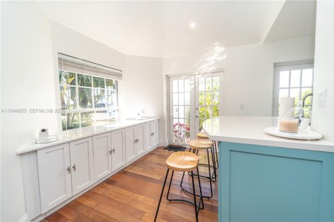 House in Doral, Florida 4 bedrooms, 151.62 sq.m. № 2003678 - photo 18