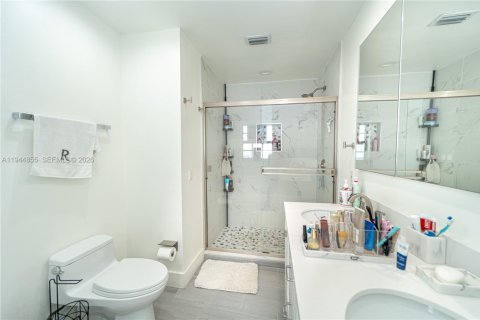 House in Doral, Florida 4 bedrooms, 151.62 sq.m. № 2003678 - photo 27