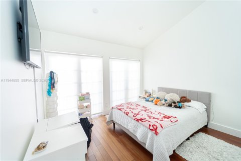 House in Doral, Florida 4 bedrooms, 151.62 sq.m. № 2003678 - photo 29