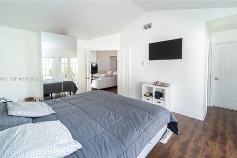 House in Doral, Florida 4 bedrooms, 151.62 sq.m. № 2003678 - photo 23