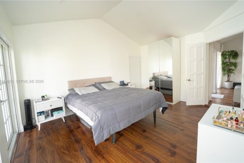 House in Doral, Florida 4 bedrooms, 151.62 sq.m. № 2003678 - photo 22