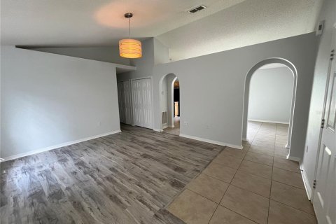 House in Winter Haven, Florida 3 bedrooms, 106.65 sq.m. № 1886855 - photo 2