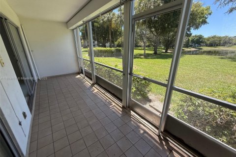 Condo in Coconut Creek, Florida, 2 bedrooms  № 1689149 - photo 7