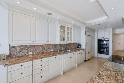 Condo in Highland Beach, Florida, 3 bedrooms  № 2395484 - photo 16