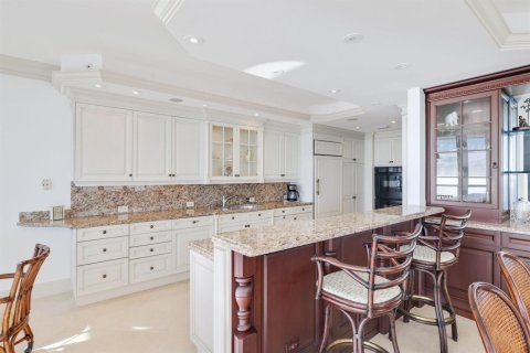 Condo in Highland Beach, Florida, 3 bedrooms  № 2395484 - photo 17