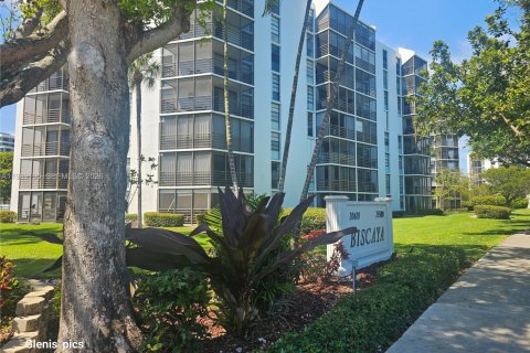 Купить кондоминиум в Авентура, Флорида 2 спальни, 92.34м2, № 2051658 - фото 7