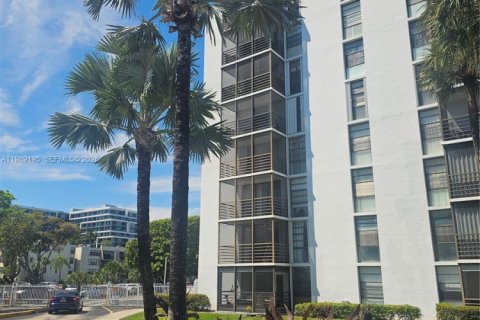 Купить кондоминиум в Авентура, Флорида 2 спальни, 92.34м2, № 2051658 - фото 15