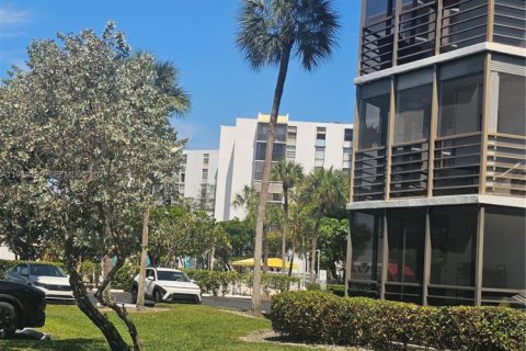 Купить кондоминиум в Авентура, Флорида 2 спальни, 92.34м2, № 2051658 - фото 17