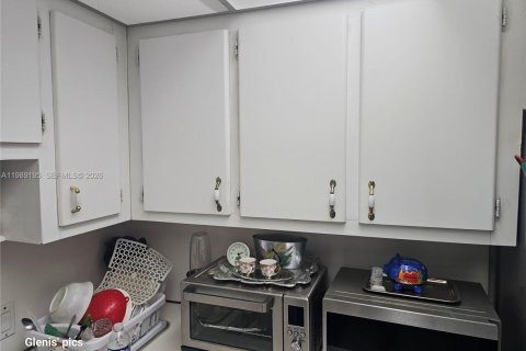 Купить кондоминиум в Авентура, Флорида 2 спальни, 92.34м2, № 2051658 - фото 4