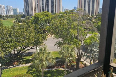 Кондоминиум с 2 спальнями в Авентура, Флорида № 2051658