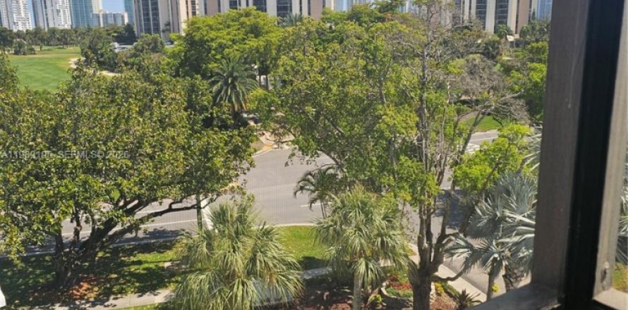 Кондоминиум с 2 спальнями в Авентура, Флорида № 2051658