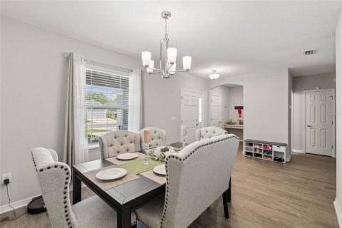 House in Lakeland, Florida 5 bedrooms, 289.86 sq.m. № 2133607 - photo 8