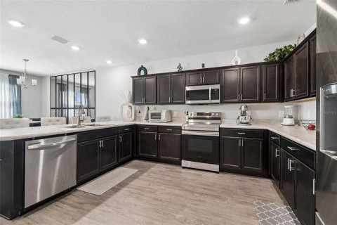 House in Lakeland, Florida 5 bedrooms, 289.86 sq.m. № 2133607 - photo 4