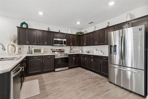 House in Lakeland, Florida 5 bedrooms, 289.86 sq.m. № 2133607 - photo 12