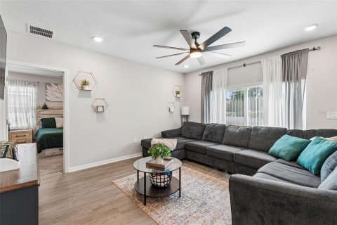 House in Lakeland, Florida 5 bedrooms, 289.86 sq.m. № 2133607 - photo 15