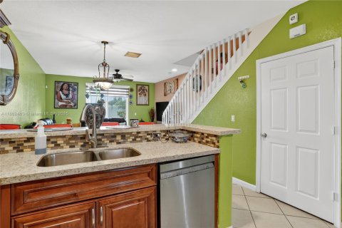 Touwnhouse à vendre à Lauderhill, Floride: 3 chambres, 190.45 m2 № 1896110 - photo 6