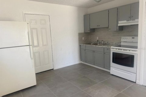 Copropriété à louer à Avon Park, Floride: 2 chambres, 75.25 m2 № 2414008 - photo 3