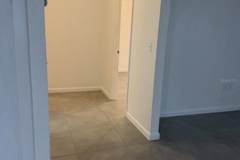 Copropriété à louer à Avon Park, Floride: 2 chambres, 75.25 m2 № 2414008 - photo 4