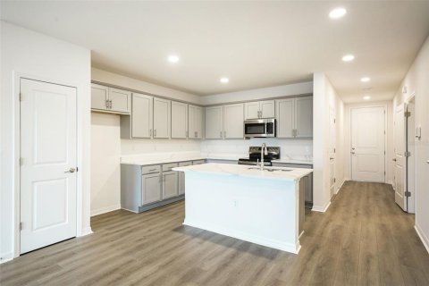 Townhouse in Zephyrhills, Florida 3 bedrooms, 152.17 sq.m. № 2094071 - photo 11