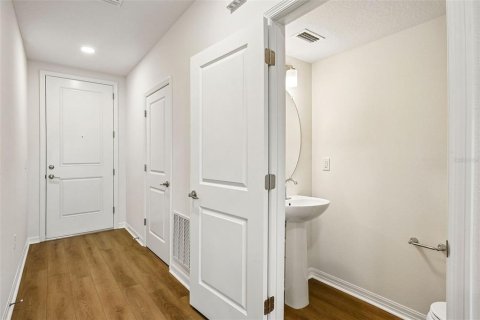 Townhouse in Zephyrhills, Florida 3 bedrooms, 152.17 sq.m. № 2094071 - photo 16