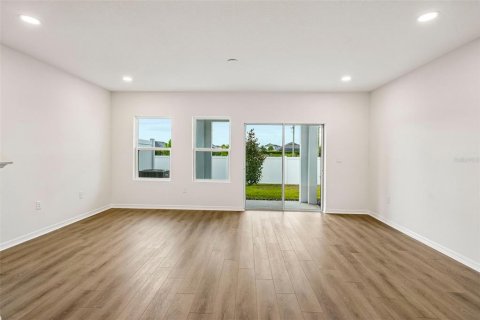 Townhouse in Zephyrhills, Florida 3 bedrooms, 152.17 sq.m. № 2094071 - photo 4