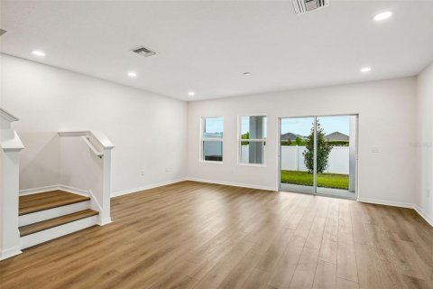 Townhouse in Zephyrhills, Florida 3 bedrooms, 152.17 sq.m. № 2094071 - photo 3