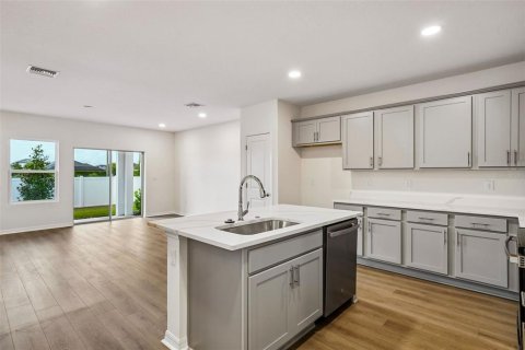 Townhouse in Zephyrhills, Florida 3 bedrooms, 152.17 sq.m. № 2094071 - photo 13