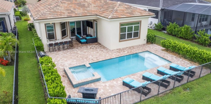House in Port St. Lucie, Florida 3 bedrooms, 191.19 sq.m. № 1814042