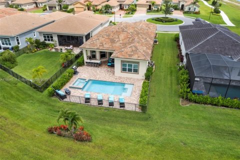 House in Port St. Lucie, Florida 3 bedrooms, 191.19 sq.m. № 1814042 - photo 4