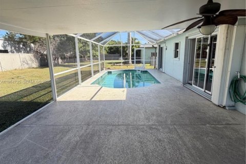 Casa en alquiler en Fort Myers, Florida, 3 dormitorios, 122.07 m2 № 2026066 - foto 21