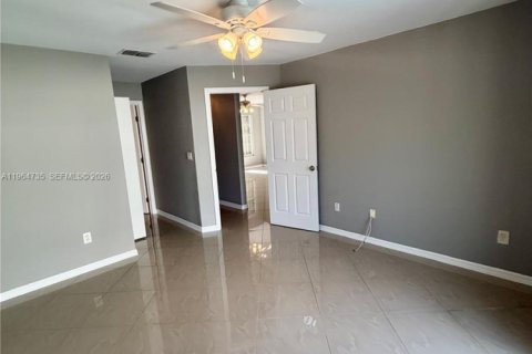 Casa en alquiler en Fort Myers, Florida, 3 dormitorios, 122.07 m2 № 2026066 - foto 10
