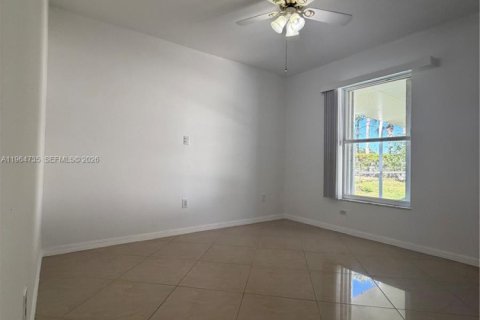 Casa en alquiler en Fort Myers, Florida, 3 dormitorios, 122.07 m2 № 2026066 - foto 16