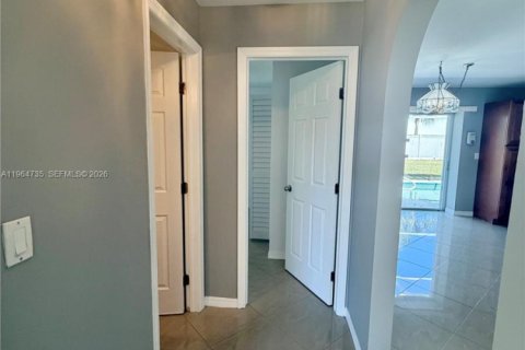 Casa en alquiler en Fort Myers, Florida, 3 dormitorios, 122.07 m2 № 2026066 - foto 7