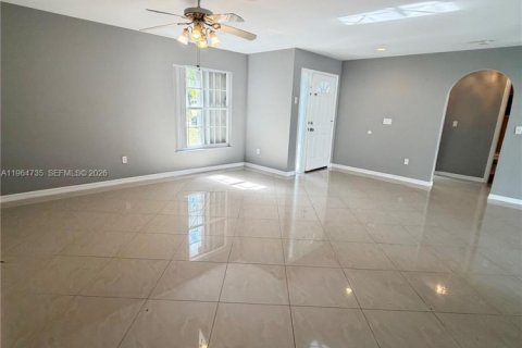 Casa en alquiler en Fort Myers, Florida, 3 dormitorios, 122.07 m2 № 2026066 - foto 9