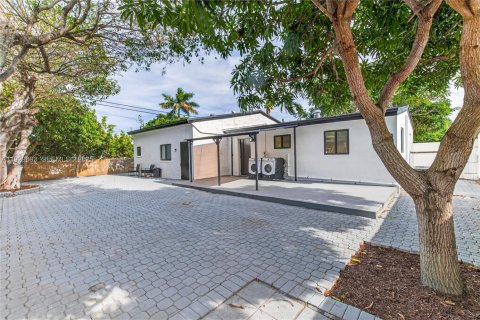 Снять в аренду виллу или дом в Помпано-Бич, Флорида 2 спальни, 60.39м2, № 1988994 - фото 2