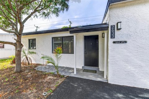 Снять в аренду виллу или дом в Помпано-Бич, Флорида 2 спальни, 60.39м2, № 1988994 - фото 3