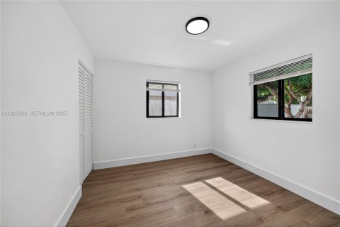 Снять в аренду виллу или дом в Помпано-Бич, Флорида 2 спальни, 60.39м2, № 1988994 - фото 16