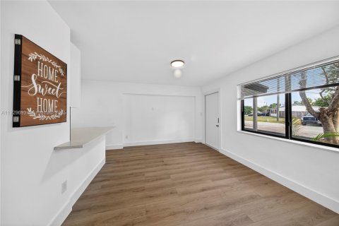 Снять в аренду виллу или дом в Помпано-Бич, Флорида 2 спальни, 60.39м2, № 1988994 - фото 4