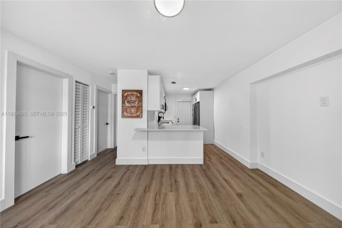 Снять в аренду виллу или дом в Помпано-Бич, Флорида 2 спальни, 60.39м2, № 1988994 - фото 5