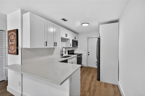 Снять в аренду виллу или дом в Помпано-Бич, Флорида 2 спальни, 60.39м2, № 1988994 - фото 7