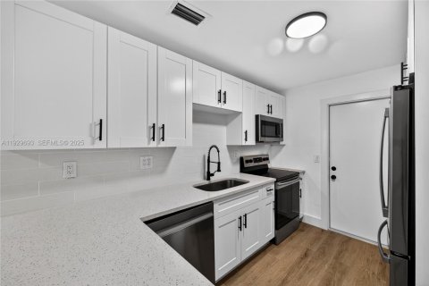 Снять в аренду виллу или дом в Помпано-Бич, Флорида 2 спальни, 60.39м2, № 1988994 - фото 9