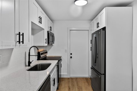 Снять в аренду виллу или дом в Помпано-Бич, Флорида 2 спальни, 60.39м2, № 1988994 - фото 11