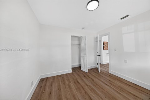 Снять в аренду виллу или дом в Помпано-Бич, Флорида 2 спальни, 60.39м2, № 1988994 - фото 20