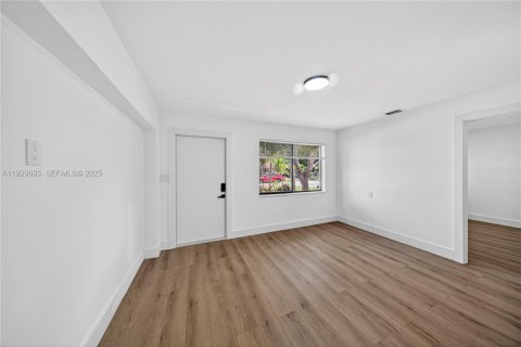 Снять в аренду виллу или дом в Помпано-Бич, Флорида 2 спальни, 60.39м2, № 1988994 - фото 22