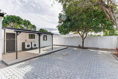 Снять в аренду виллу или дом в Помпано-Бич, Флорида 2 спальни, 60.39м2, № 1988994 - фото 25